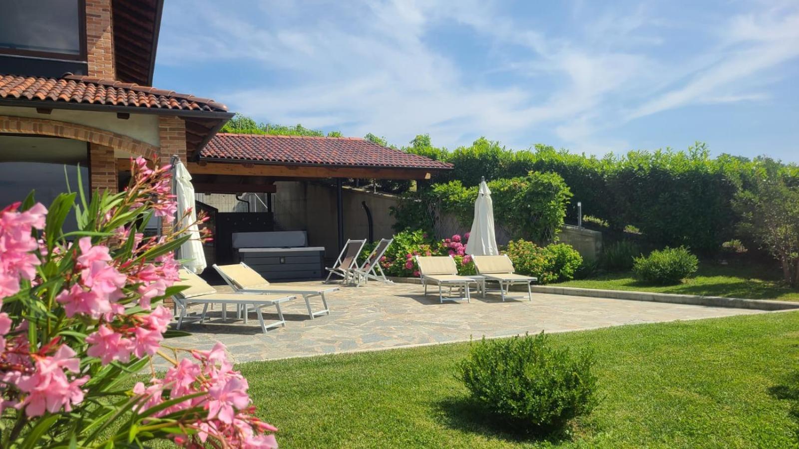 Casa Castella - Adults Only - Langhe Villa Diano d'Alba Exterior photo